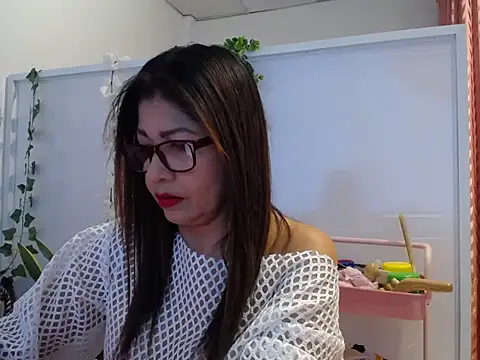 Manuela lara  online show from 10, 10, 2025