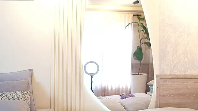 Tayler Kim online show from 27, 10, 2025