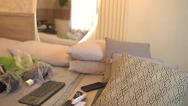 Tayler Kim online show from 30, 10, 2025