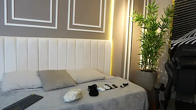 Tayler Kim online show from 11, 11, 2025