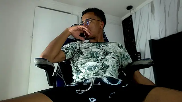 aston xvera online show from 7, 11, 2025