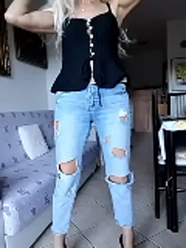 Snapshot of _sexyBLONDE46_ chatting on 5, 11, 2025 sexyBLONDE46 online show from 5, 11, 2025