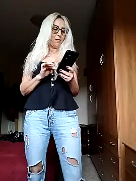 Snapshot of _sexyBLONDE46_ chatting on 7, 11, 2025 sexyBLONDE46 online show from 7, 11, 2025