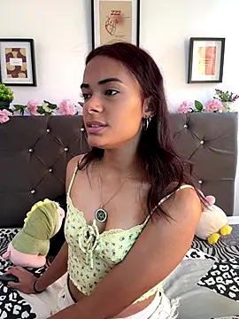 Snapshot of Im_Lyan chatting on 8, 11, 2025 Im Lyan online show from 8, 11, 2025