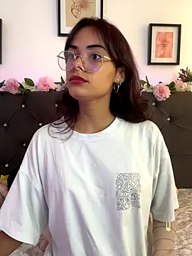 Snapshot of Im_Lyan chatting on 22, 11, 2025 Im Lyan online show from 22, 11, 2025