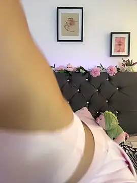 Snapshot of Im_Lyan chatting on 2, 12, 2025 Im Lyan online show from 2, 12, 2025