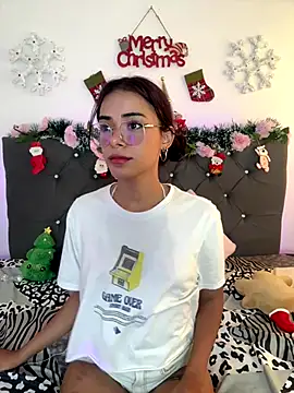 Snapshot of Im_Lyan chatting on 13, 12, 2025 Im Lyan online show from 13, 12, 2025