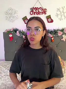 Snapshot of Im_Lyan chatting on 17, 12, 2025 Im Lyan online show from 17, 12, 2025