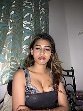 Snapshot of STRIP_GLOW chatting on 25, 2, 2026 STRIP GLOW online show from 25, 2, 2026