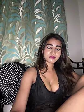 Snapshot of STRIP_GLOW chatting on 7, 3, 2026 STRIP GLOW online show from 7, 3, 2026