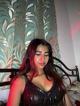 Snapshot of STRIP_GLOW chatting on 8, 4, 2026 STRIP GLOW online show from 8, 4, 2026