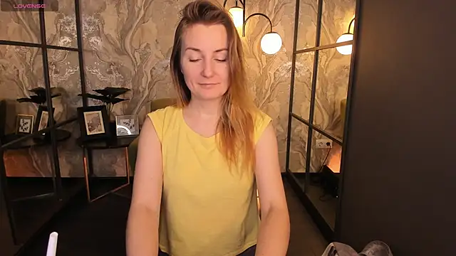 Snapshot of MeggySun chatting on 2, 11, 2025 MeggySun online show from 2, 11, 2025