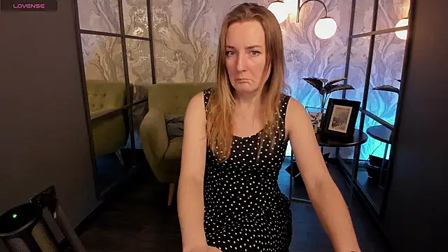 Snapshot of MeggySun chatting on 17, 11, 2025 MeggySun online show from 17, 11, 2025