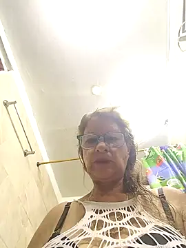 Snapshot of MaryLunne chatting on 2, 10, 2025 MaryLunne online show from 2, 10, 2025