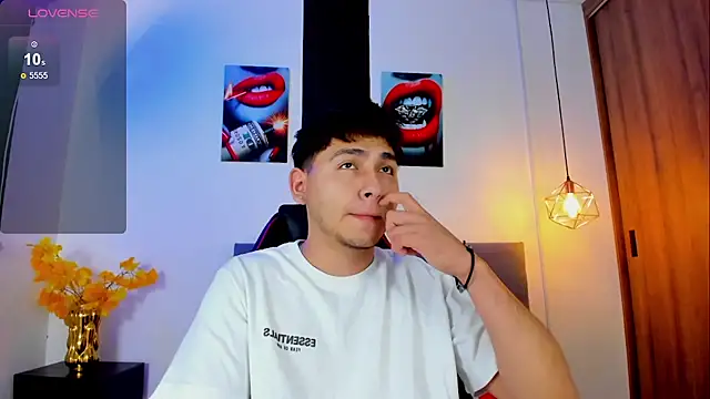 Snapshot of Nicolas_James_Sc chatting on 18, 10, 2025 Nicolas James Sc online show from 18, 10, 2025