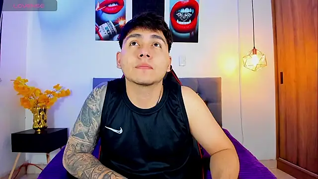 Snapshot of Nicolas_James_Sc chatting on 7, 11, 2025 Nicolas James Sc online show from 7, 11, 2025