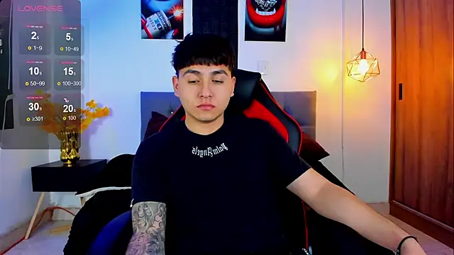 Snapshot of Nicolas_James_Sc chatting on 11, 11, 2025 Nicolas James Sc online show from 11, 11, 2025