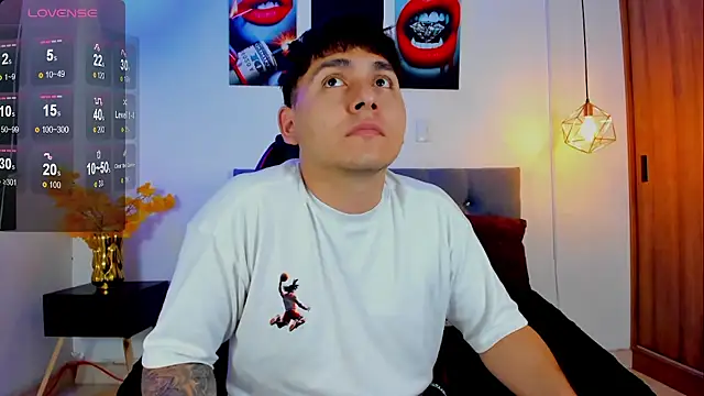 Snapshot of Nicolas_James_Sc chatting on 12, 11, 2025 Nicolas James Sc online show from 12, 11, 2025