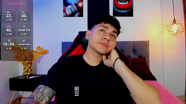 Snapshot of Nicolas_James_Sc chatting on 19, 11, 2025 Nicolas James Sc online show from 19, 11, 2025