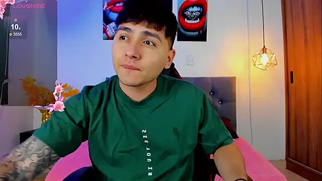 Snapshot of Nicolas_James_Sc chatting on 22, 11, 2025 Nicolas James Sc online show from 22, 11, 2025