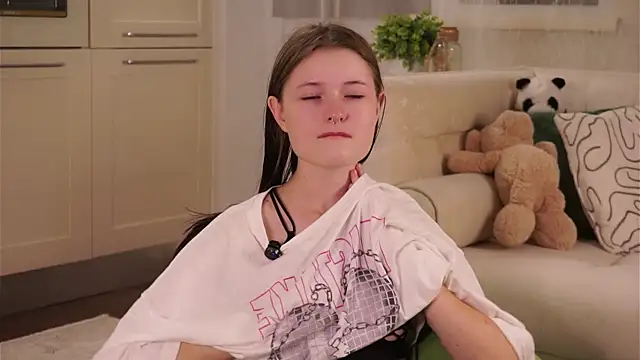 LynHillaire online show from 16, 9, 2025