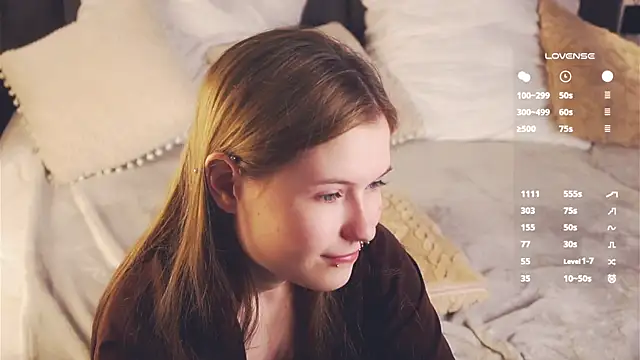 Snapshot of LynHillaire chatting on 19, 4, 2026 LynHillaire online show from 19, 4, 2026