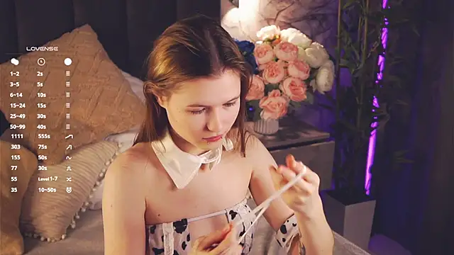 Snapshot of LynHillaire chatting on 23, 4, 2026 LynHillaire online show from 23, 4, 2026