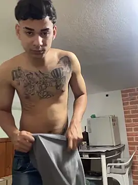 Snapshot of condenovin chatting on 8, 11, 2025 condenovin online show from 8, 11, 2025