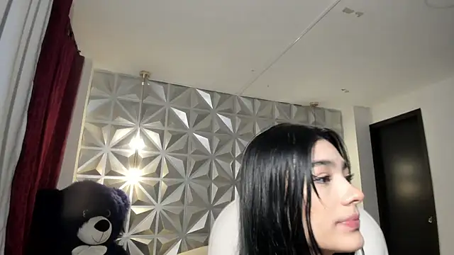 zoerouse  online show from 2, 12, 2025