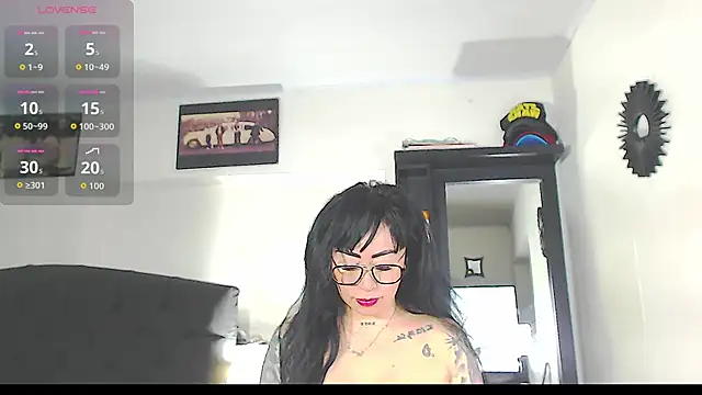 Vicky hotmilf online show from 5, 11, 2025