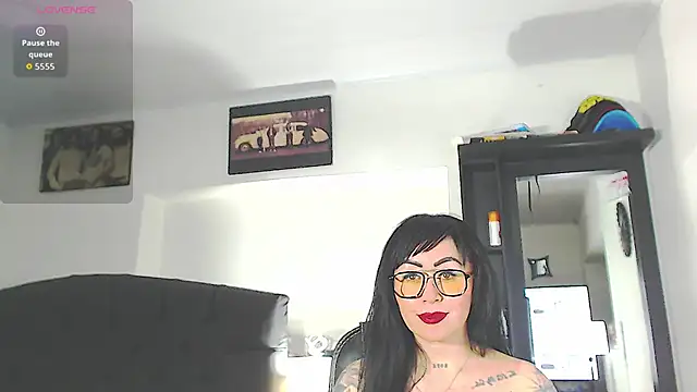 Vicky hotmilf online show from 24, 11, 2025