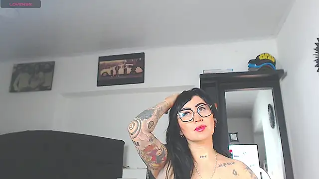 Snapshot of Vicky_hotmilf chatting on 1, 5, 2026 Vicky hotmilf online show from 1, 5, 2026