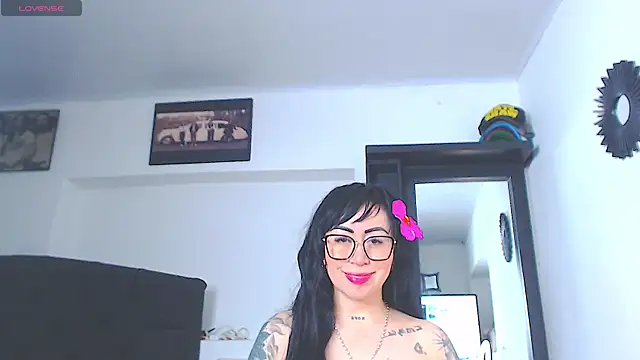 Snapshot of Vicky_hotmilf chatting on 25, 6, 2026 Vicky hotmilf online show from 25, 6, 2026