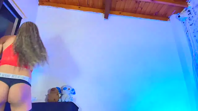 MIA HOT23CM S7S online show from 17, 12, 2025