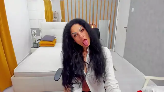 Snapshot of MarbellaRyder chatting on 11, 5, 2026 MarbellaRyder online show from 11, 5, 2026