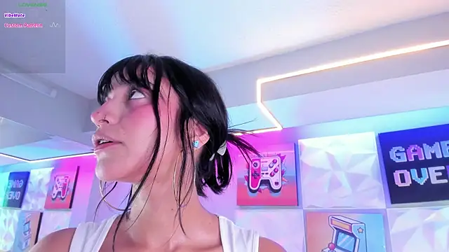 Snapshot of LindaWz_ chatting on 4, 12, 2025 LindaWz online show from 4, 12, 2025