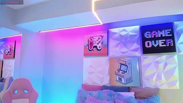 Snapshot of LindaWz_ chatting on 5, 12, 2025 LindaWz online show from 5, 12, 2025