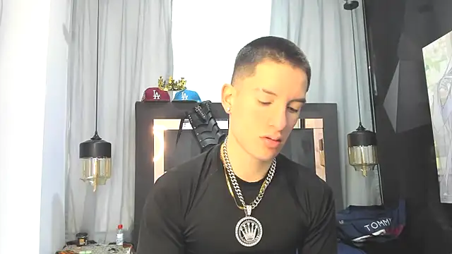 Snapshot of HunterHeat_ chatting on 11, 4, 2026 HunterHeat online show from 11, 4, 2026