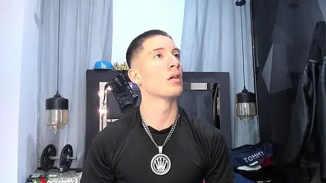 Snapshot of HunterHeat_ chatting on 12, 4, 2026 HunterHeat online show from 12, 4, 2026