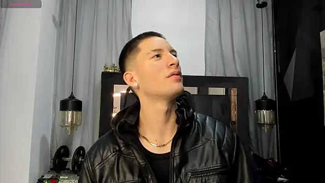 Snapshot of HunterHeat_ chatting on 16, 4, 2026 HunterHeat online show from 16, 4, 2026