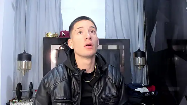 Snapshot of HunterHeat_ chatting on 17, 4, 2026 HunterHeat online show from 17, 4, 2026