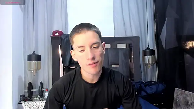 Snapshot of HunterHeat_ chatting on 21, 4, 2026 HunterHeat online show from 21, 4, 2026