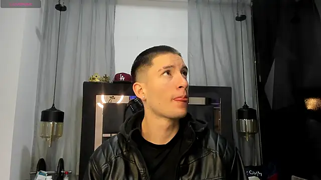 Snapshot of HunterHeat_ chatting on 24, 4, 2026 HunterHeat online show from 24, 4, 2026