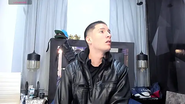 Snapshot of HunterHeat_ chatting on 5, 5, 2026 HunterHeat online show from 5, 5, 2026
