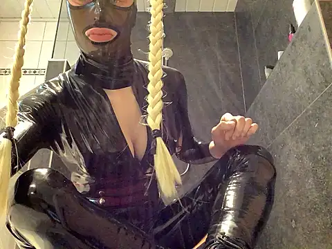 latexluisa online show from 15, 4, 2026