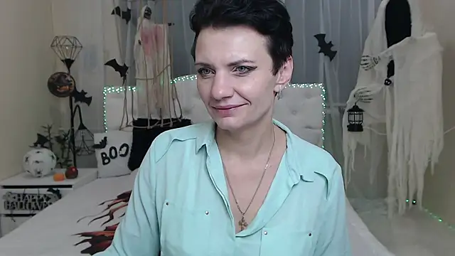 AvaSaturnian online show from 3, 11, 2025