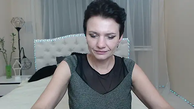 AvaSaturnian online show from 7, 11, 2025