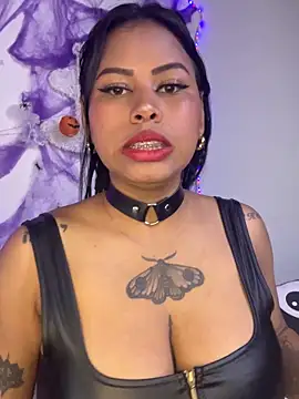 Snapshot of Michluxe_69 chatting on 23, 10, 2025 Michluxe 69 online show from 23, 10, 2025