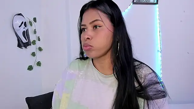 Snapshot of Michluxe_69 chatting on 18, 11, 2025 Michluxe 69 online show from 18, 11, 2025