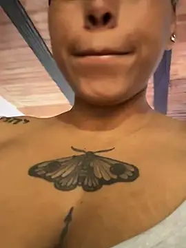 Snapshot of Michluxe_69 chatting on 1, 12, 2025 Michluxe 69 online show from 1, 12, 2025